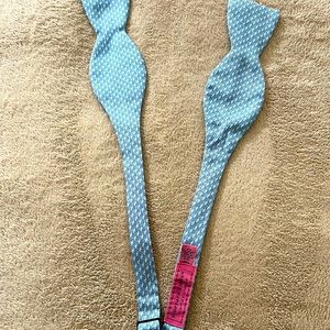 Vineyard Vines Men’s bow tie